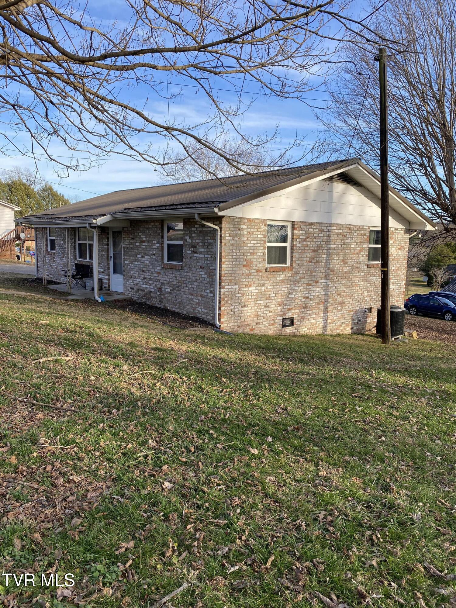 147 Third Street Jonesville, VA 24263 - Photo 2 of 17 side view