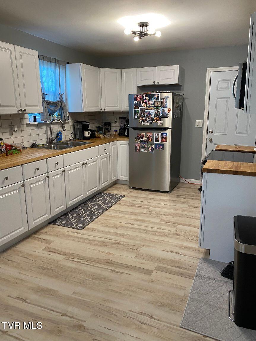 147 Third Street Jonesville, VA 24263 - Photo 9 of 17 Large kitchen