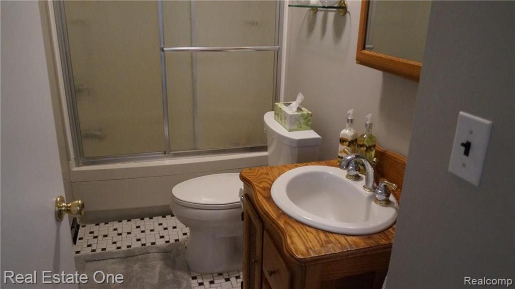60649 Mt Vernon Road Rochester, MI 48306 - Photo 19 of 31