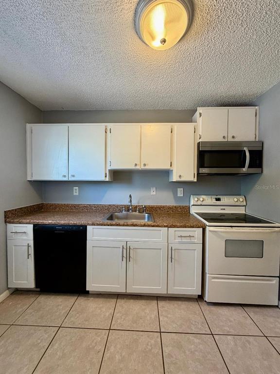 22726 Gage Loop, Unit 43 Land O' Lakes, FL 34639 - Photo 5 of 24 a kitchen with cabinets and appliances