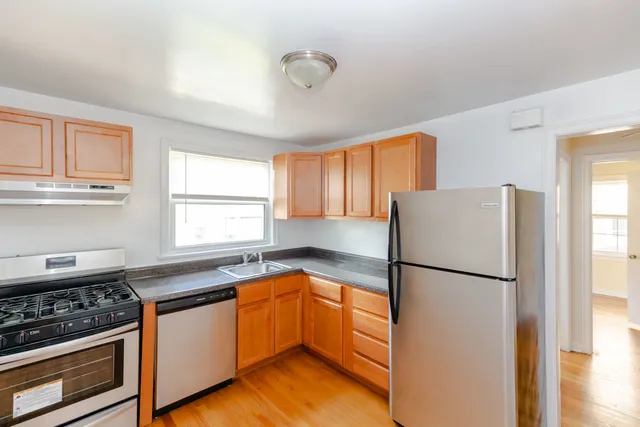 $1,550 | 4245 West Nelson Street, Unit 1, Chicago, IL 60641