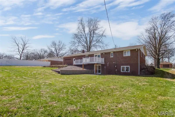 $239,900 | 16 Lake Drive, Moro, IL 62067