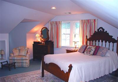 370 Cochran Road Lexington, KY 40502 - Photo 12 of 18 Large 2nd floor guest suite with two clo