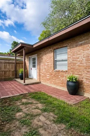 $720 | 806 Walnut Avenue, Unit A, McAllen, TX 78501