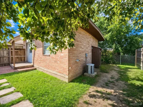 $720 | 806 Walnut Avenue, Unit A, McAllen, TX 78501