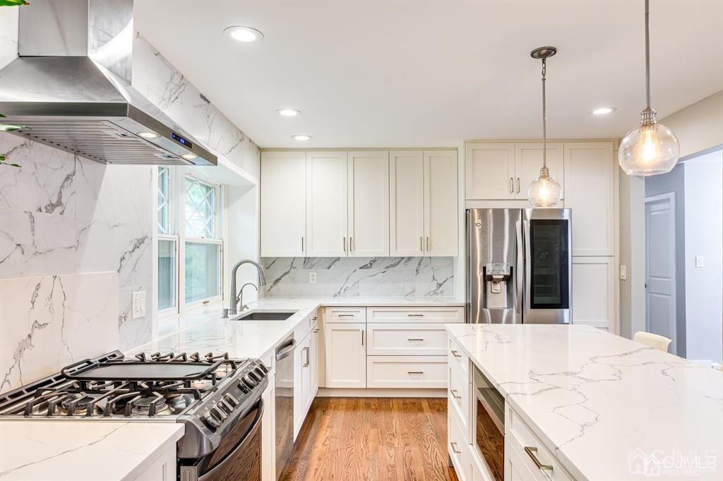 14 Tamarack Road Edison, NJ 08820 - Photo 15 of 40 a kitchen with a stove and a refrigerator