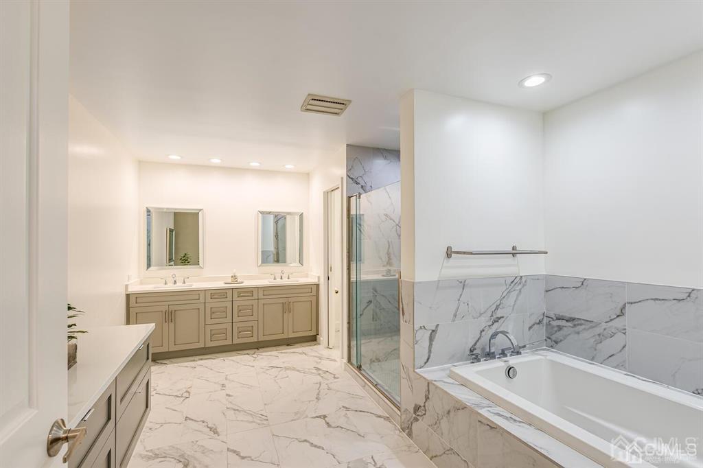 14 Tamarack Road Edison, NJ 08820 - Photo 22 of 40 a spacious bathroom with a bathtub sink and mirror