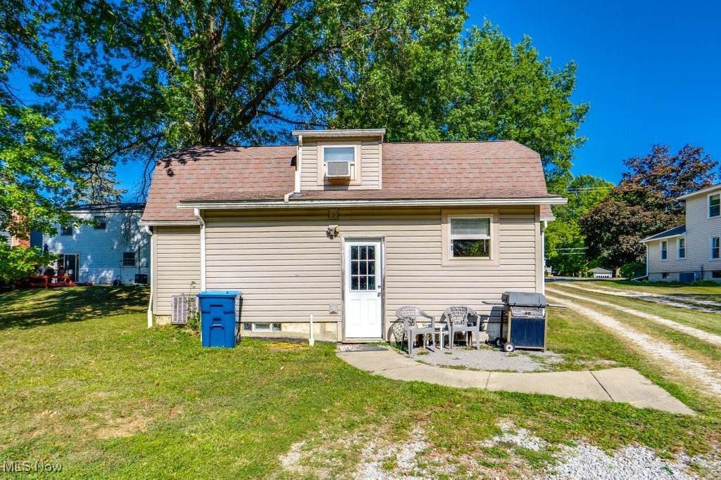 1046 Hudson Road Kent, OH 44240 - Photo 4 of 33