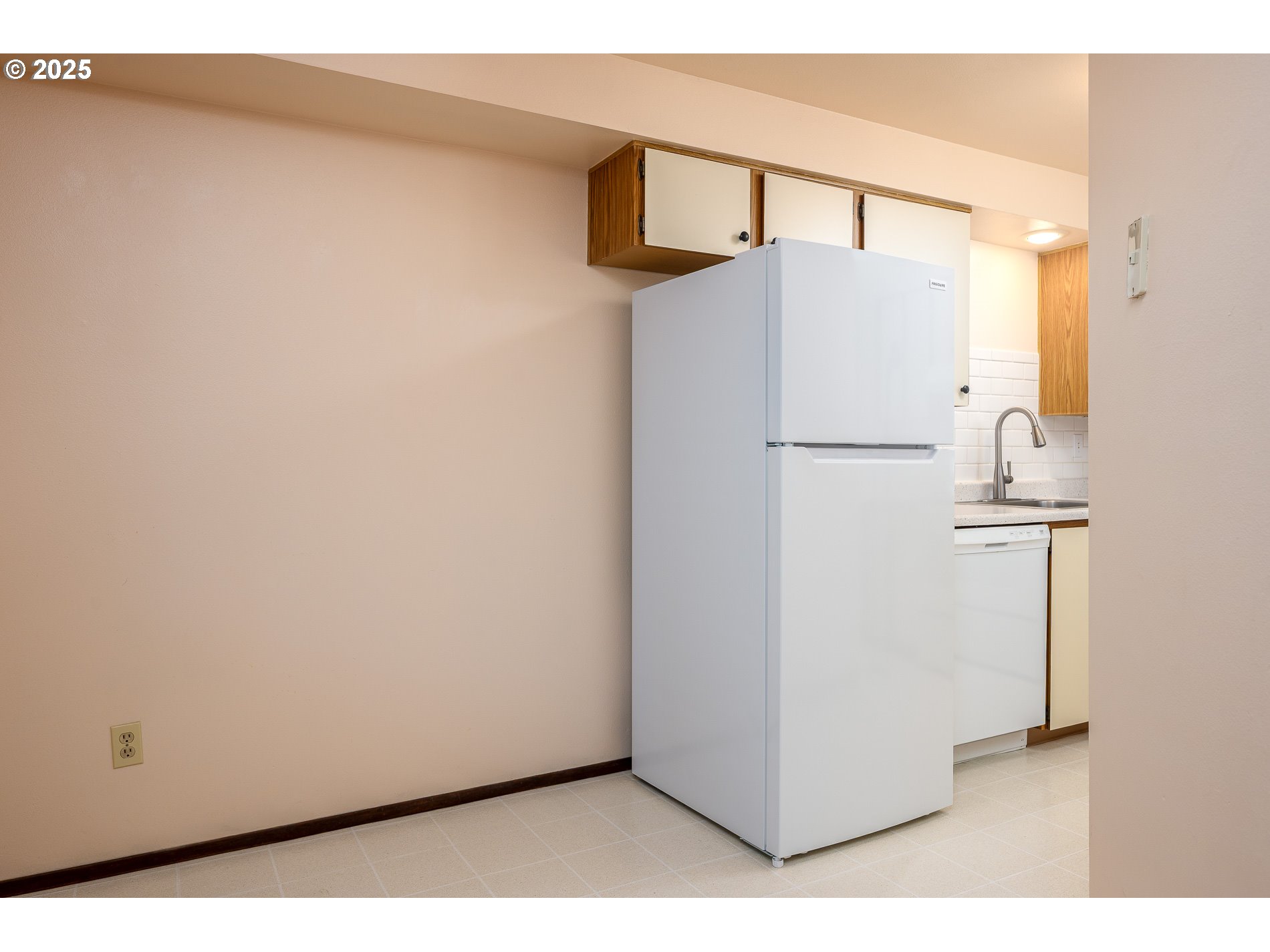 14828 Southwest 109th Avenue Portland, OR 97224 - Photo 14 of 40 a utility room with dryer and washer