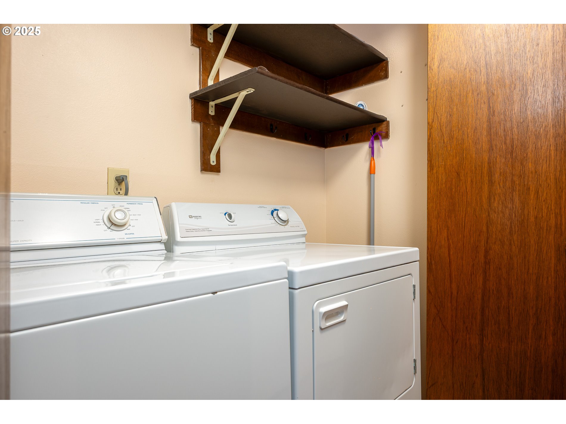14828 Southwest 109th Avenue Portland, OR 97224 - Photo 31 of 40 a utility room with dryer and washer