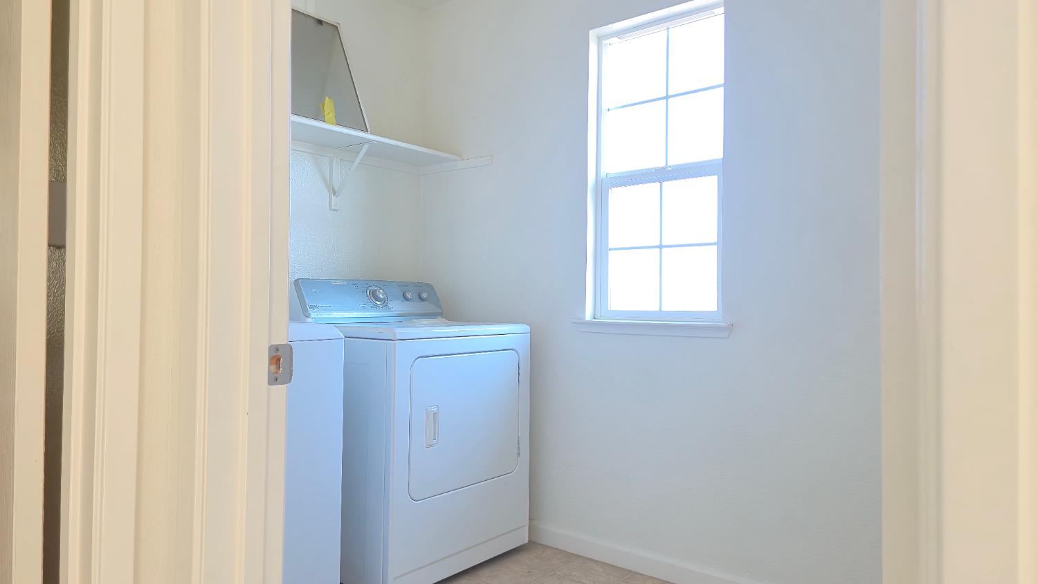 758 Persimmon Street Madera, CA 93638 - Photo 22 of 32 a utility room with window washer and dryer
