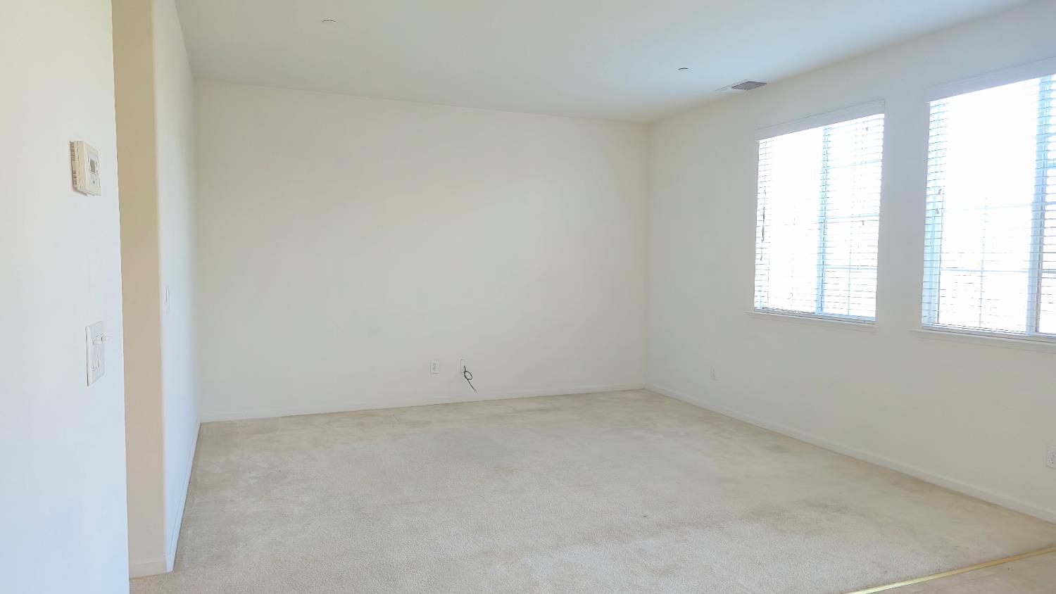 758 Persimmon Street Madera, CA 93638 - Photo 4 of 32 an empty room with a window