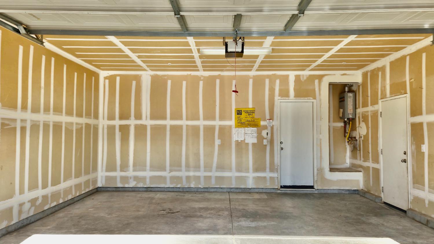 758 Persimmon Street Madera, CA 93638 - Photo 10 of 32 a view of a porch