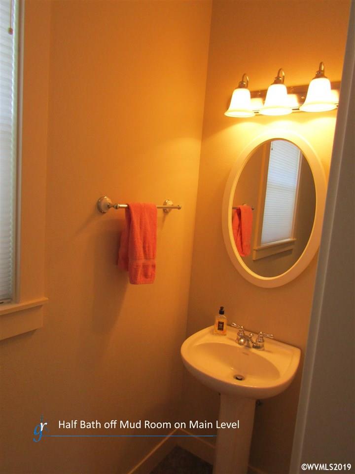 6607 Hazelgreen Road Northeast Salem, OR 97305 - Photo 16 of 41