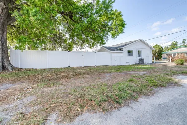 $249,900 | 217 Northwest 4th Avenue, Mulberry, FL 33860