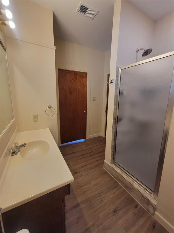 215 Cedar Court Graham, TX 76450 - Photo 29 of 39 Master Bath