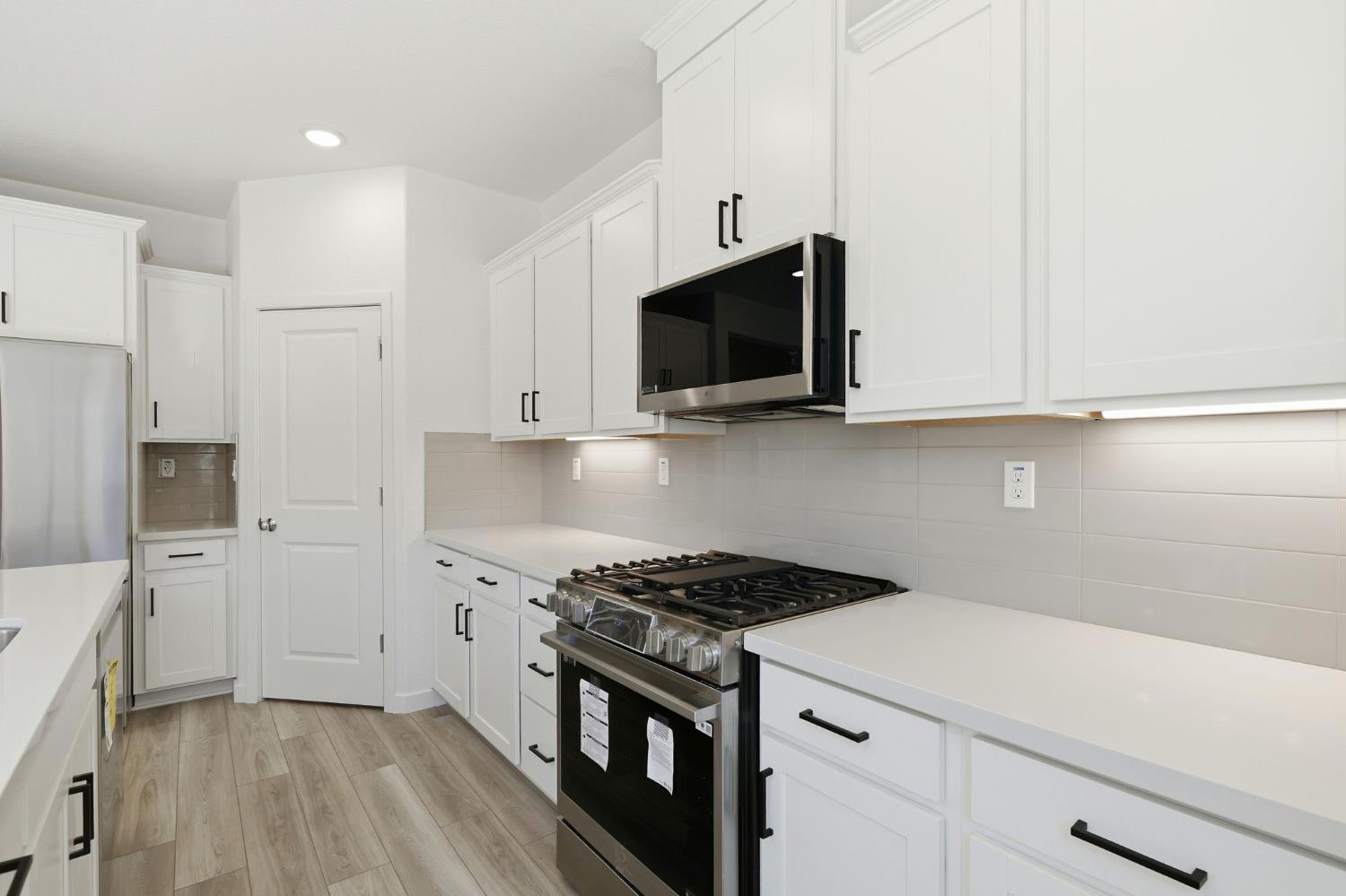 1259 Leonhardt Loop Lincoln, CA 95648 - Photo 3 of 11
