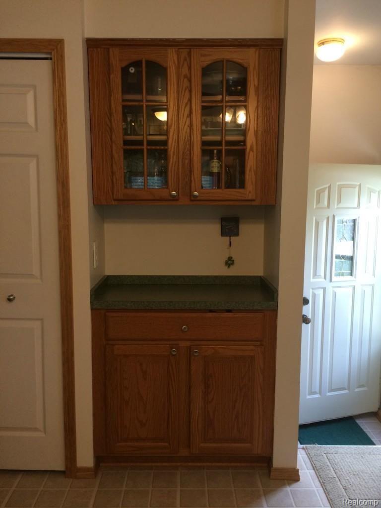 2315 Oakcrest Road Sterling Heights, MI 48310 - Photo 8 of 21 274.jpg