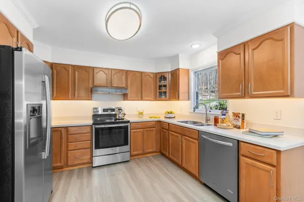 $699,000 | 5 Indian Hill Road, Brewster, NY 10509