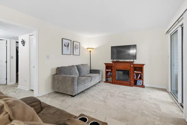 $187,900 | 101 Old Ferry Road, Unit 12B, Shalimar, FL 32579