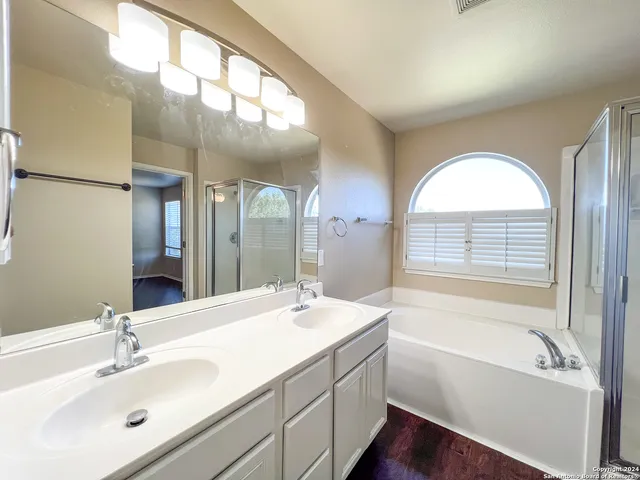 $1,600 | 218 Val Verde Drive, New Braunfels, TX 78130