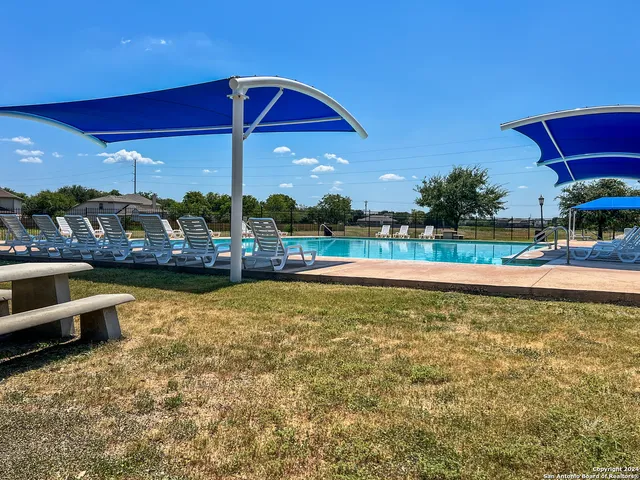 $1,600 | 218 Val Verde Drive, New Braunfels, TX 78130