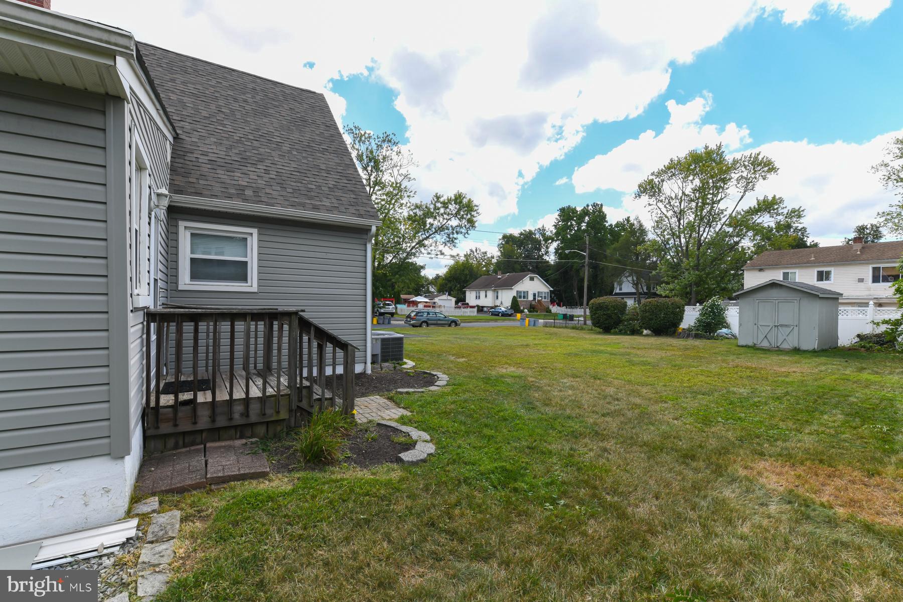 21 Hiawatha Road Somerdale, NJ 08083 - Photo 20 of 22 a view of a house with backyard and sitting area