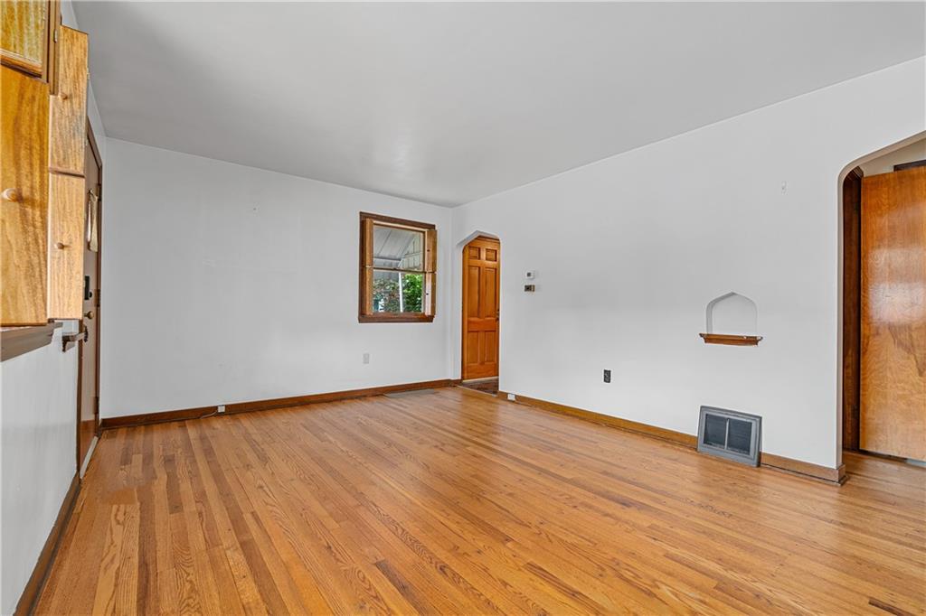 1839 Viruth Street Pittsburgh, PA 15212 - Photo 7 of 32