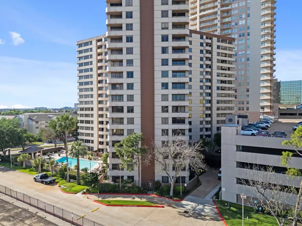 $2,300 | 3525 Sage Road, Unit 504, Houston, TX 77056