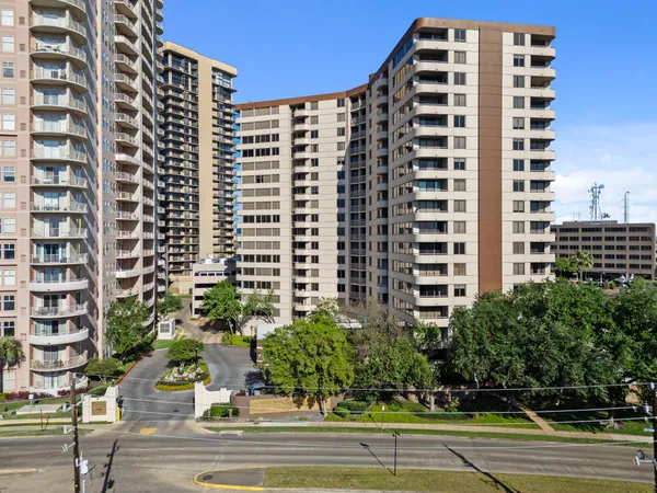 $2,300 | 3525 Sage Road, Unit 504, Houston, TX 77056