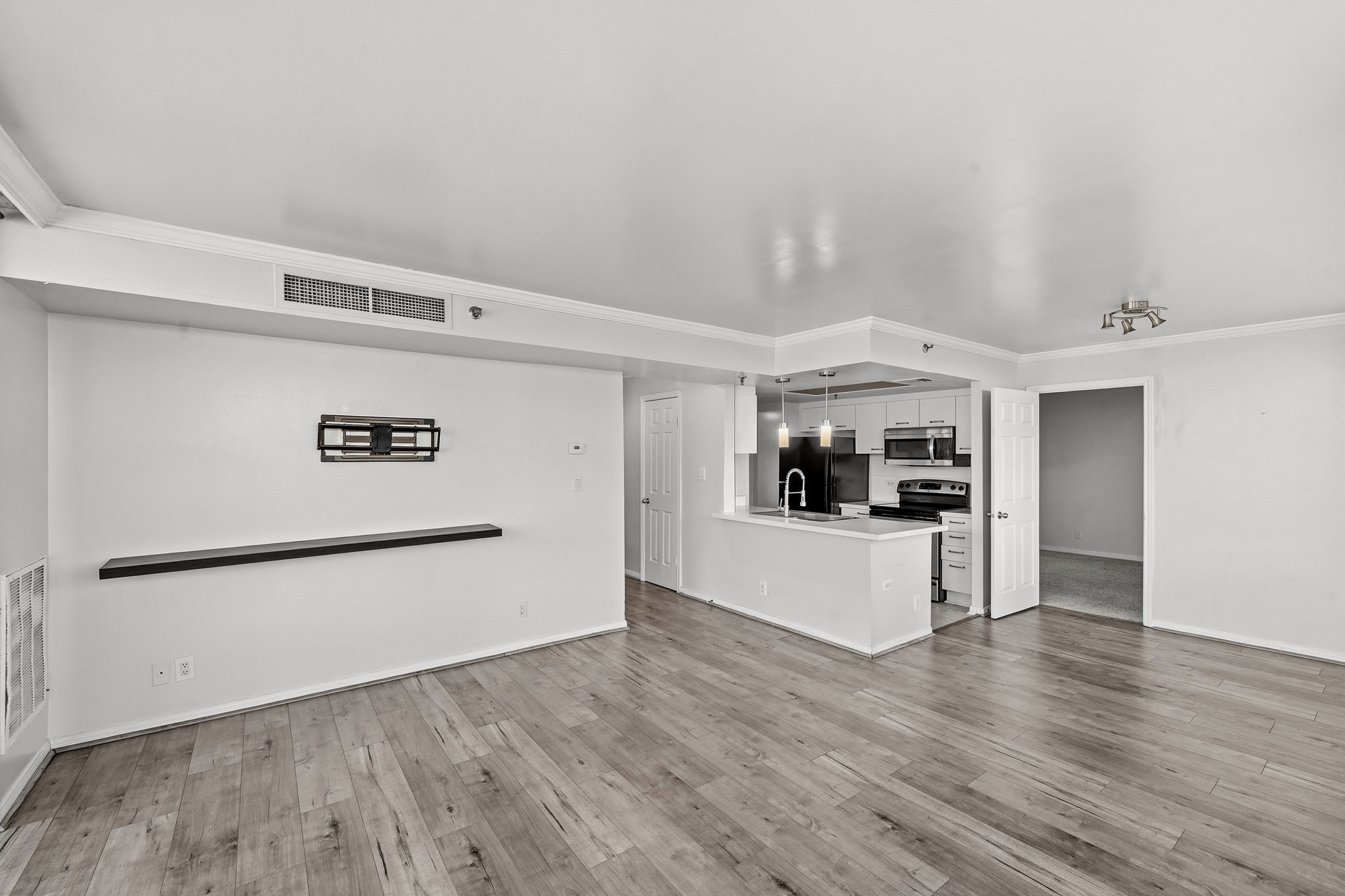 3525 Sage Road, Unit 504 Houston, TX 77056 - Photo 2 of 18 This living room is an entertainer's dream! Direct access to the kitchen where you can be cooking for family and friends all while still being in the center of all of the action