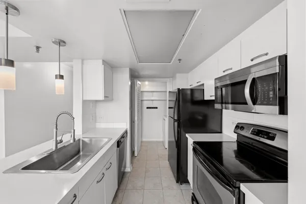 $2,300 | 3525 Sage Road, Unit 504, Houston, TX 77056