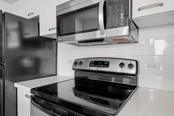 $2,300 | 3525 Sage Road, Unit 504, Houston, TX 77056