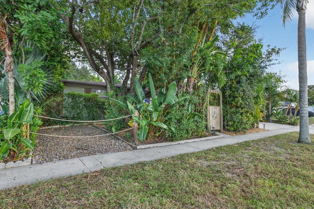 1652 Debonair Drive Holiday, FL 34690 - Photo 8 of 91