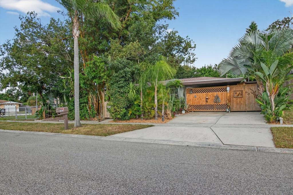 1652 Debonair Drive Holiday, FL 34690 - Photo 9 of 91