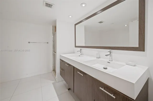 $4,100 | 2000 Towerside Terrace, Unit 805, Miami, FL 33138