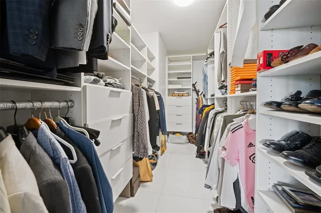 $4,100 | 2000 Towerside Terrace, Unit 805, Miami, FL 33138