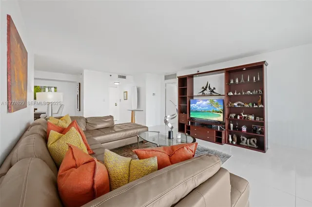 $4,100 | 2000 Towerside Terrace, Unit 805, Miami, FL 33138