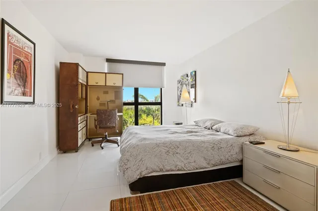 $4,100 | 2000 Towerside Terrace, Unit 805, Miami, FL 33138