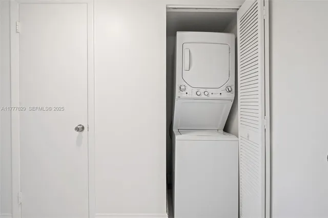 $4,100 | 2000 Towerside Terrace, Unit 805, Miami, FL 33138