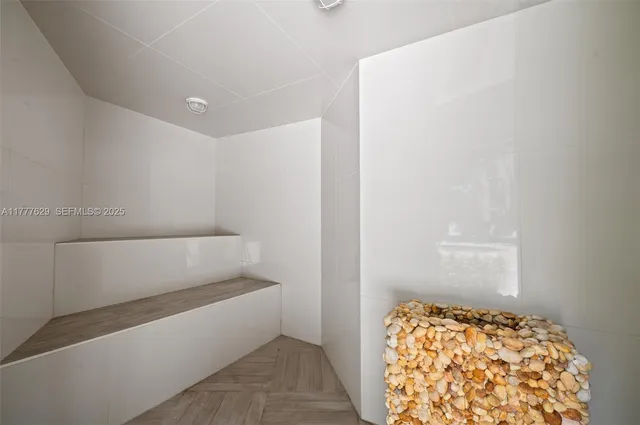 $4,100 | 2000 Towerside Terrace, Unit 805, Miami, FL 33138