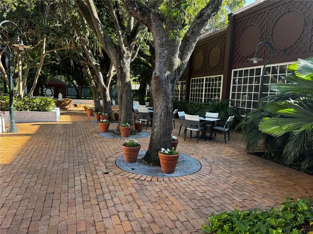 $4,100 | 2000 Towerside Terrace, Unit 805, Miami, FL 33138