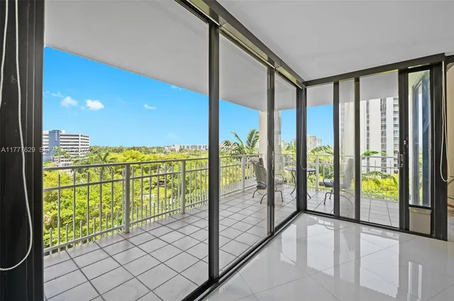 $4,100 | 2000 Towerside Terrace, Unit 805, Miami, FL 33138