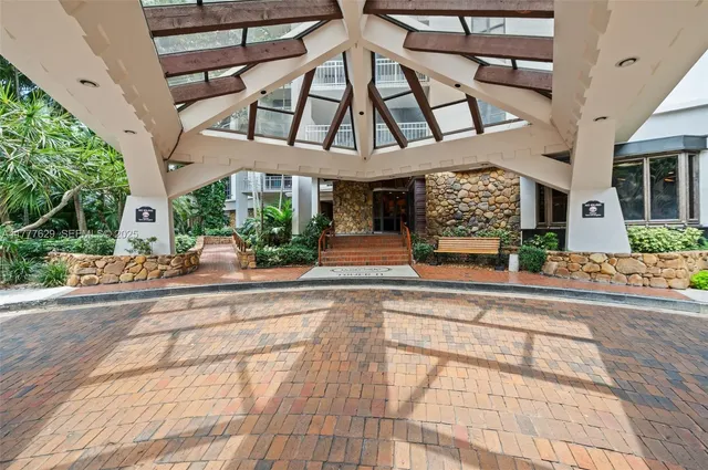 $4,100 | 2000 Towerside Terrace, Unit 805, Miami, FL 33138