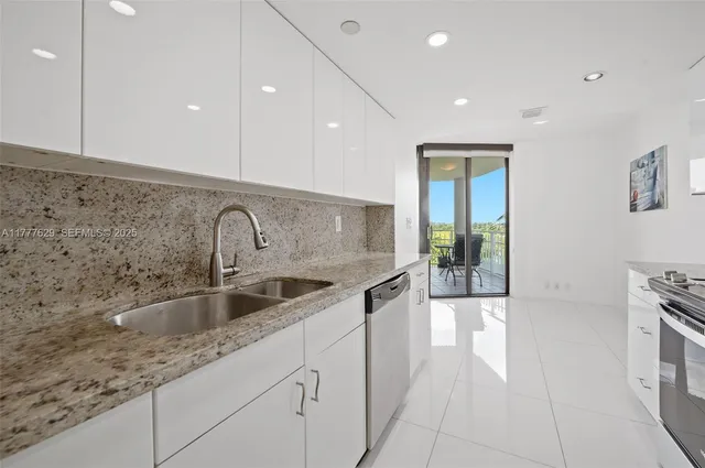 $4,100 | 2000 Towerside Terrace, Unit 805, Miami, FL 33138