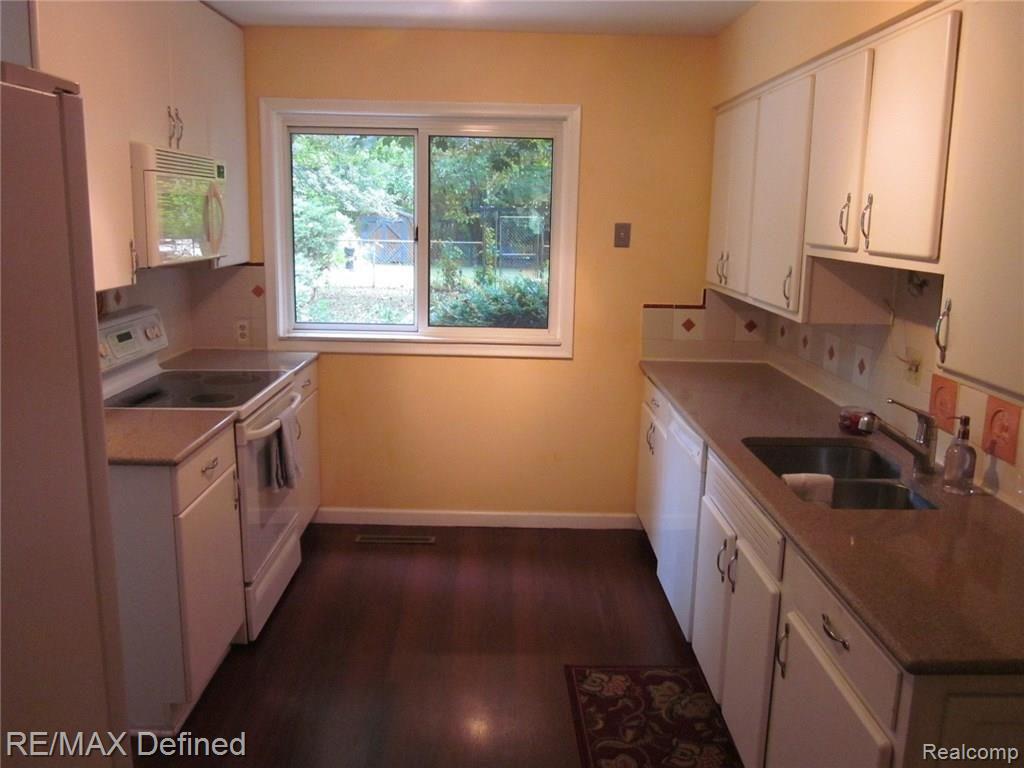 147 Old Perch Road Rochester Hills, MI 48309 - Photo 12 of 31