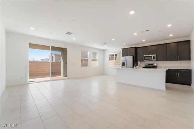 $2,750 | 1049 Strada Tortona, Henderson, NV 89011