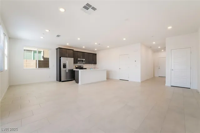 $2,750 | 1049 Strada Tortona, Henderson, NV 89011