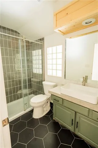 $220,000 | 12211 Holmes Lane, Kansas City, MO 64146