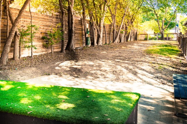 2505 Thornton Road, Unit 2106 Austin, TX 78704 - Photo 28 of 40 a view of yard